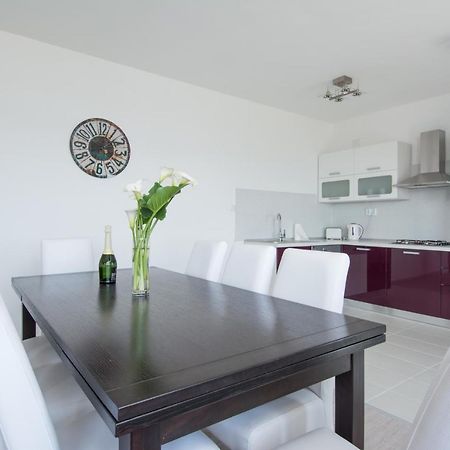 Lux Apartman S Pogledom Na More Трогир Екстериор снимка
