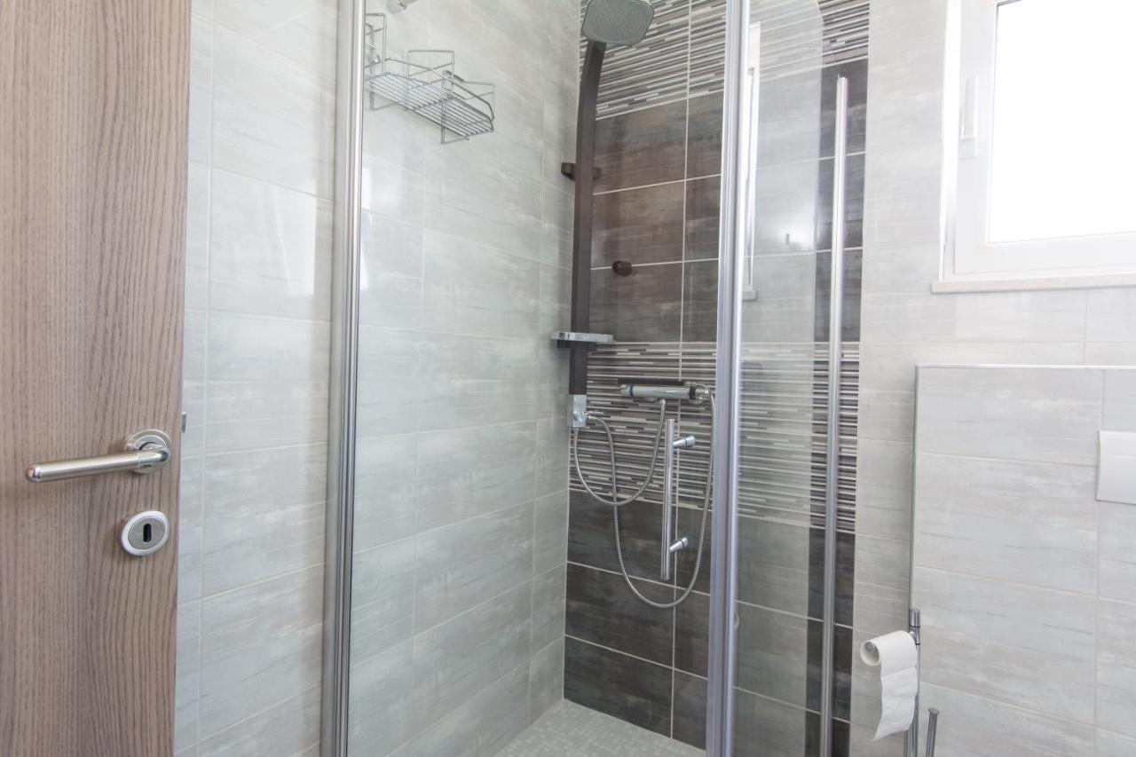 Lux Apartman S Pogledom Na More Трогир Екстериор снимка