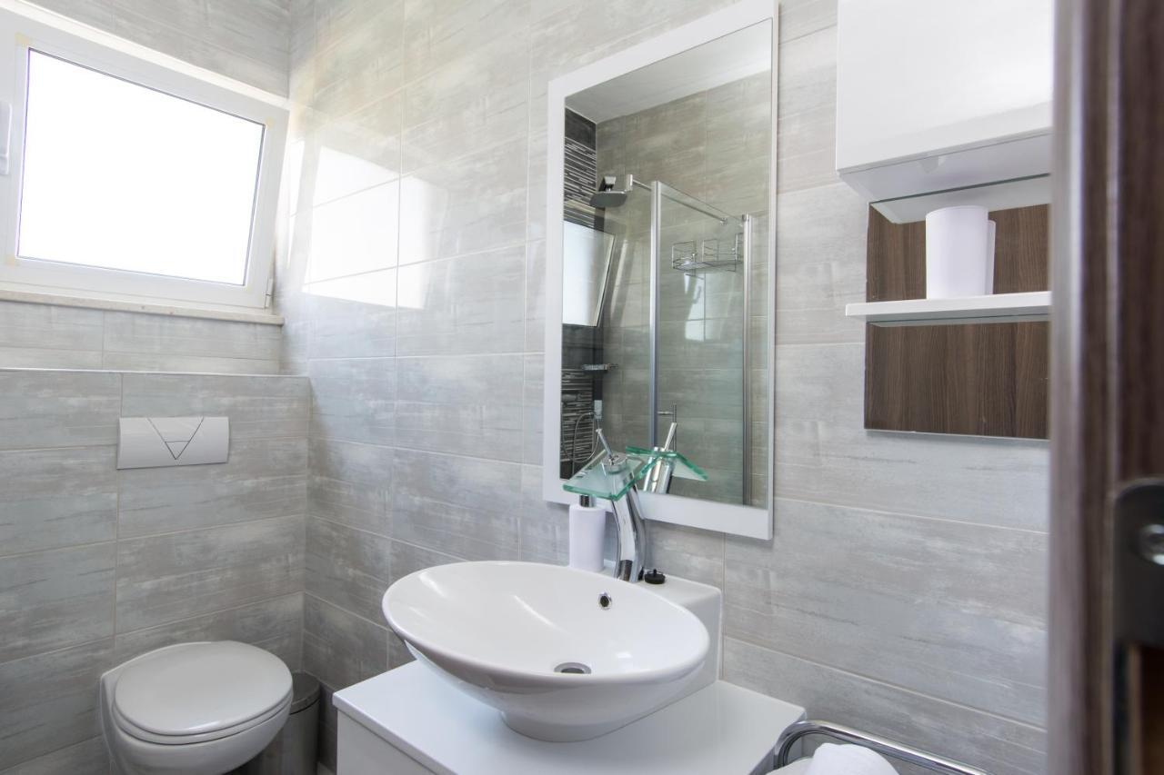 Lux Apartman S Pogledom Na More Трогир Екстериор снимка