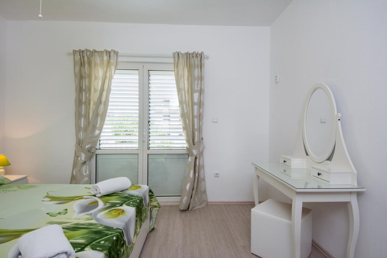 Lux Apartman S Pogledom Na More Трогир Екстериор снимка