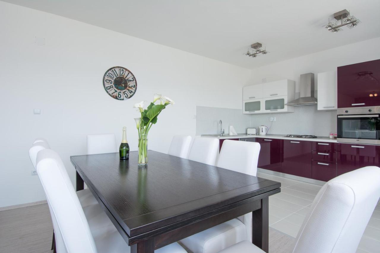 Lux Apartman S Pogledom Na More Трогир Екстериор снимка
