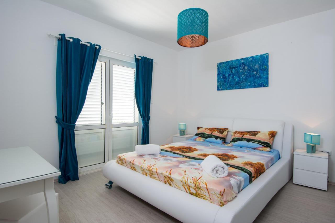 Lux Apartman S Pogledom Na More Трогир Екстериор снимка