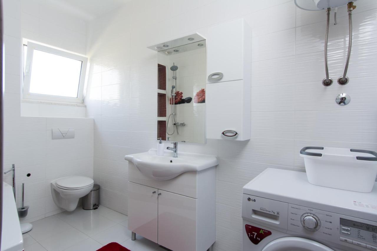 Lux Apartman S Pogledom Na More Трогир Екстериор снимка