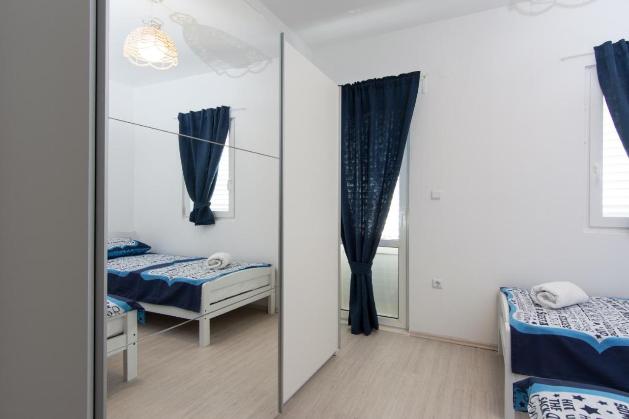 Lux Apartman S Pogledom Na More Трогир Екстериор снимка