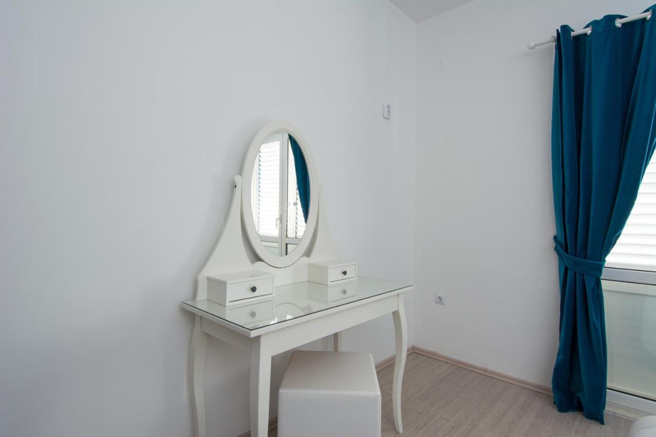 Lux Apartman S Pogledom Na More Трогир Екстериор снимка